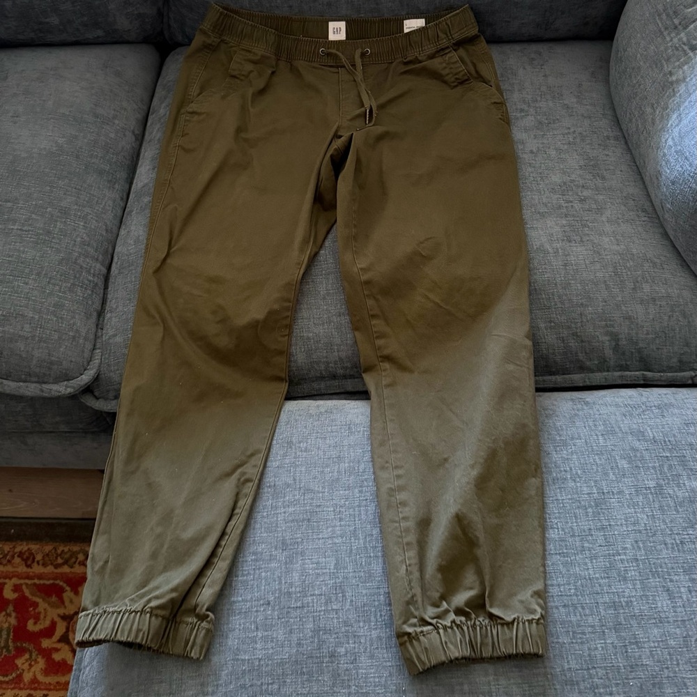 LAST CHANCE GAP brand Olive Green Men's Jogger canvas Pants Mens size L.